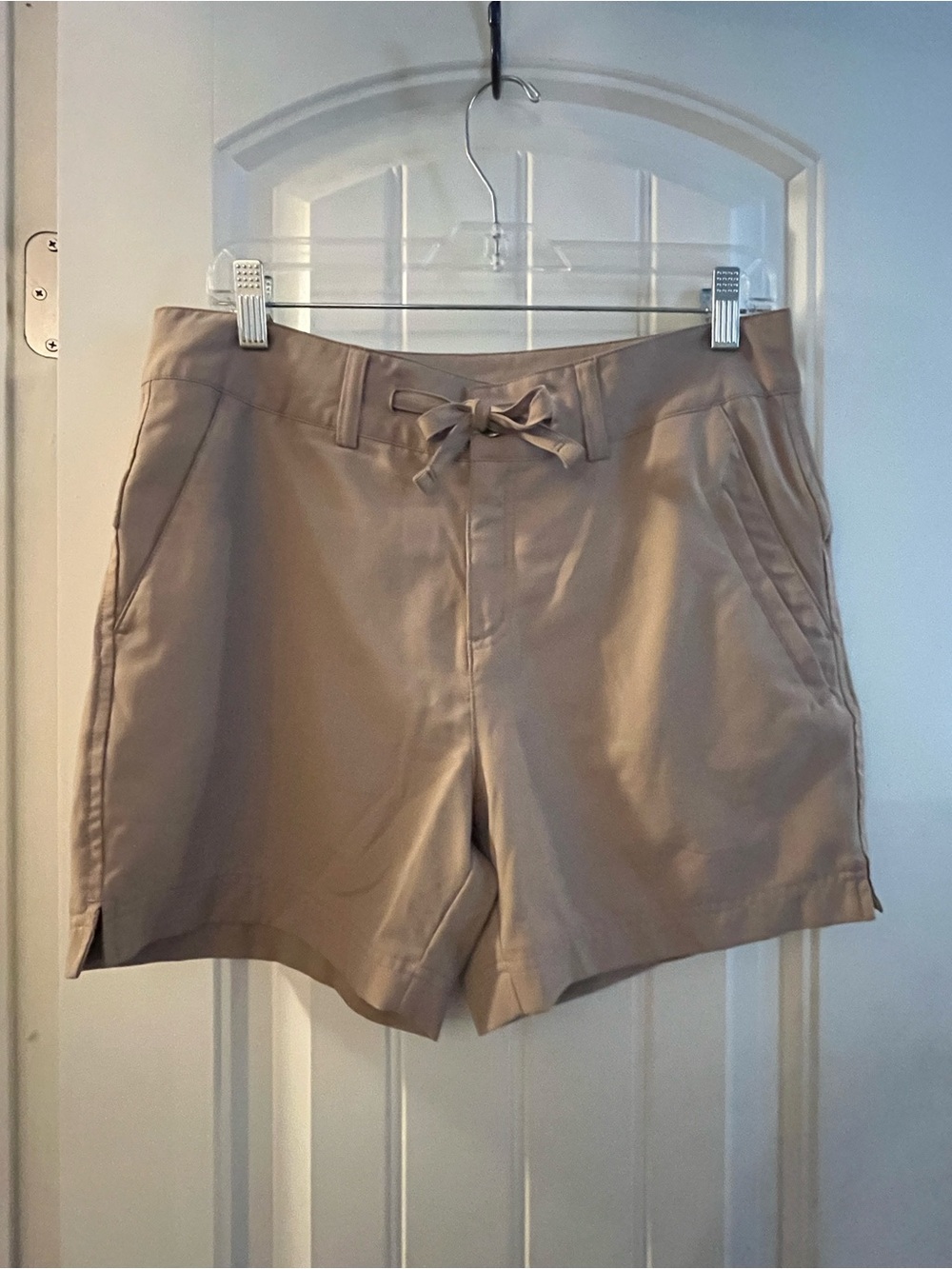 Magellan Outdoors Tan Front Tie Women's ShortsZipper Pockets, size Med